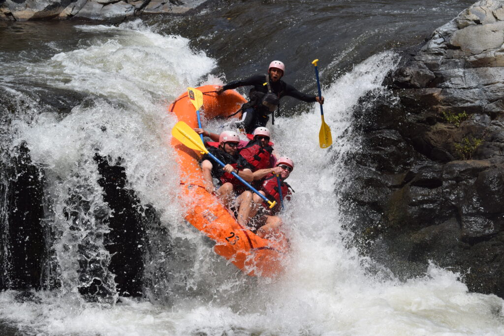 RAFTING TOUR CLASS III & IV