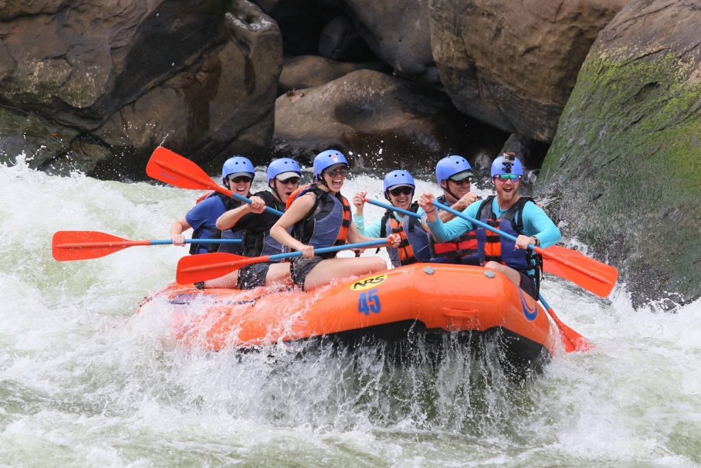 RAFTING TOUR CLASS III & IV